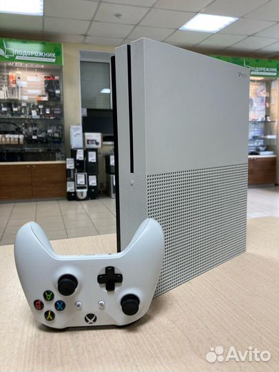 Игровая приставка Microsoft Xbox One S 500gb