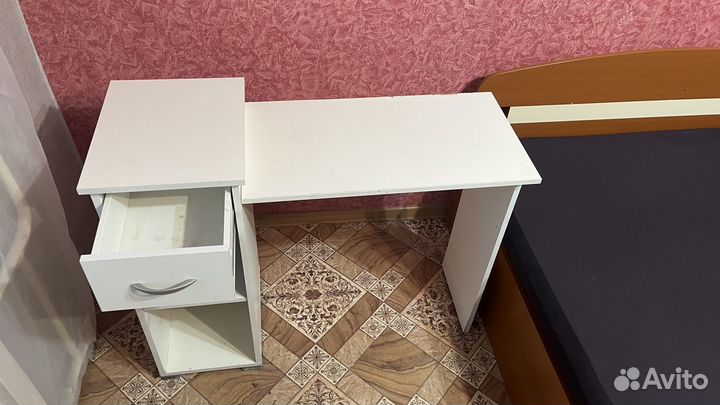 Стол туалетный