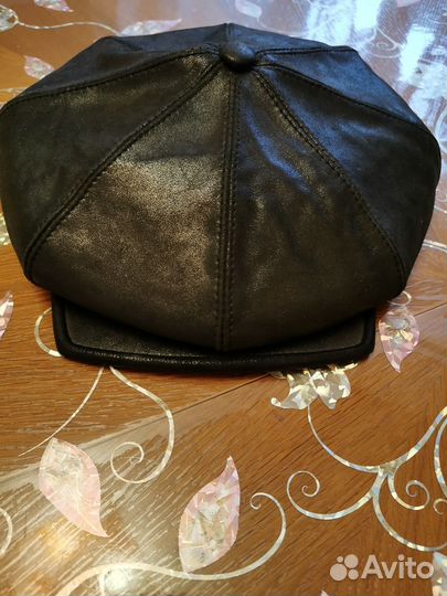Кепка кожаная женская
