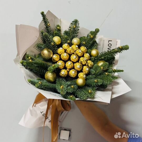 Зимний букет нобилис с конфетами Ферреро Роше