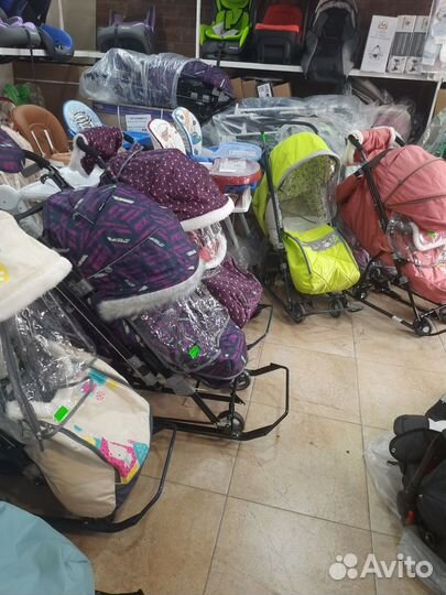 Санки коляска ника в наличии меховые с варежками