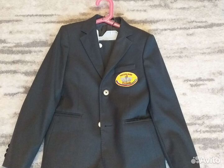 Школьная форма с нашивкой 86шк. В хорошем состояни
