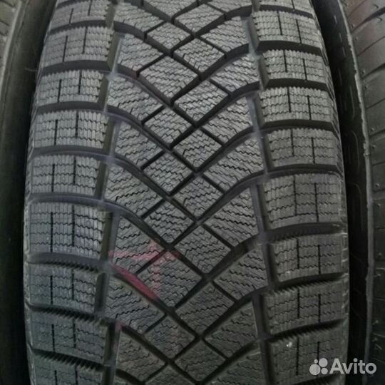 Pirelli Ice Zero FR 225/45 R18 95H