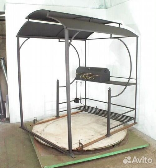 Мангал с крышей