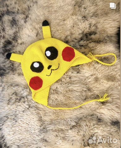 Шапочка Пикачу вязаная