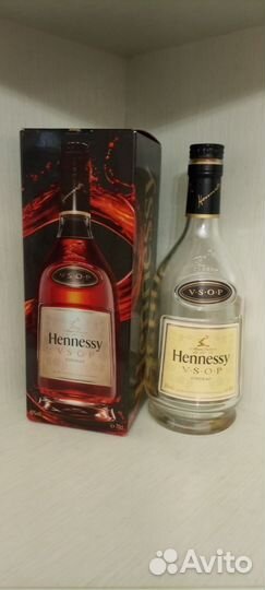 Пустые бутылки из под алкоголя