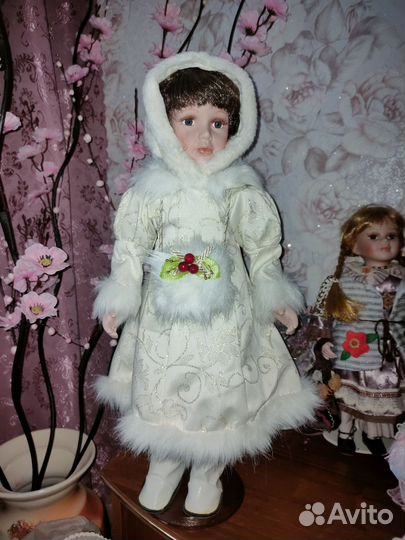 Фарфоровая куколка