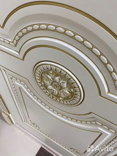 Двери «Сан-Рэмо» эмаль+золото и орех