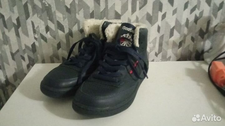 Кроссовки Reebok 38 р. утеплённые