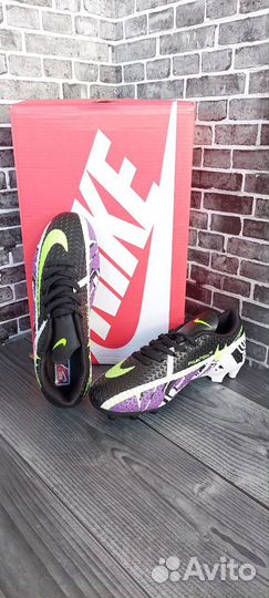 Футбольные бутсы Nike Phantom