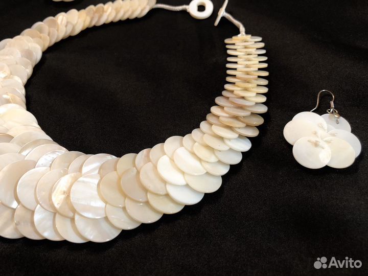 Колье с сережками из перламутра новое
