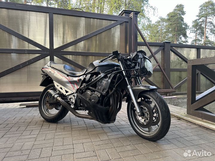 Suzuki gsx 750F Katana