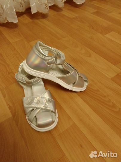 Сандалии для девочки (размер 31)