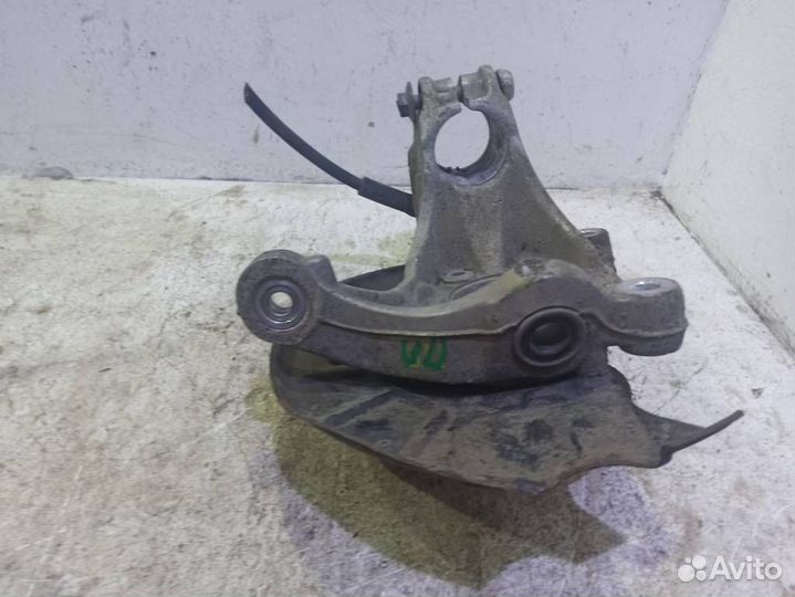 Кулак передний левый