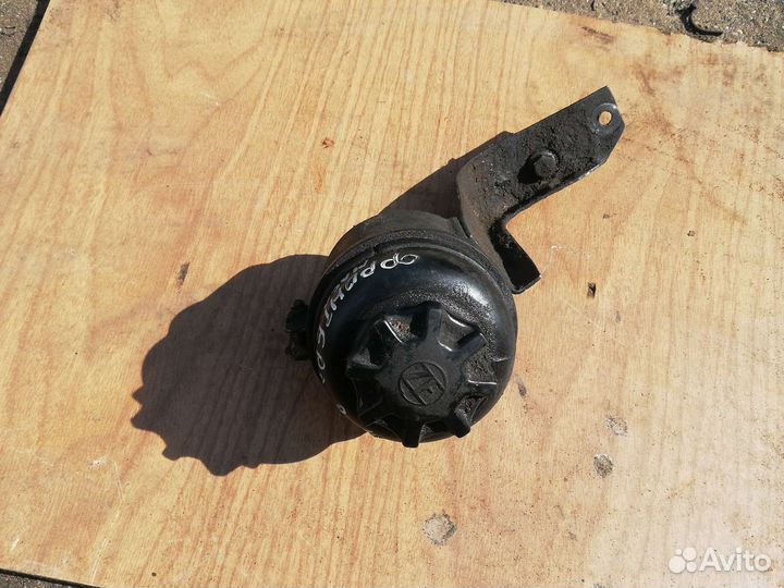 Бачок гур Опель Фронтера А