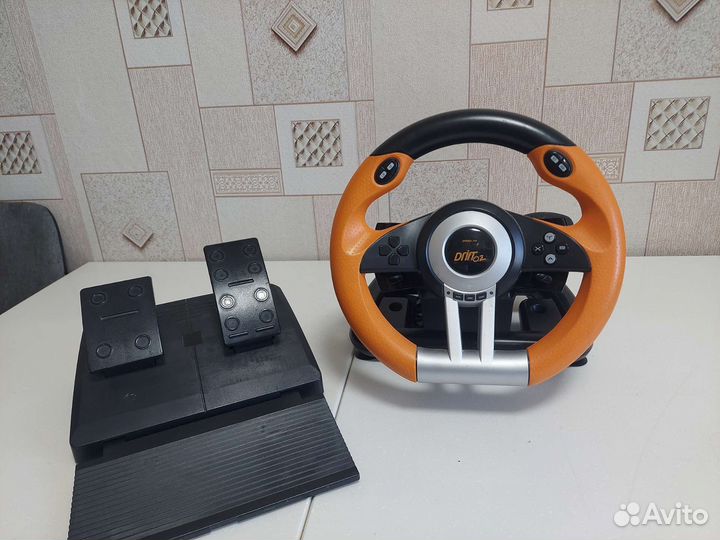 Игровой руль с педалями