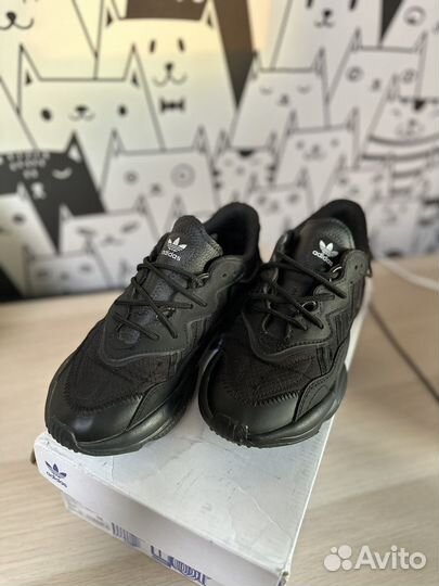 Кроссовки adidas ozweego женские