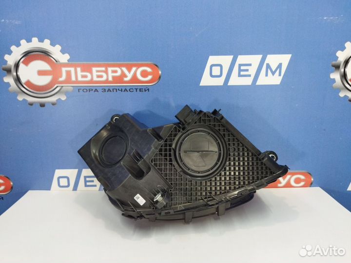 Фара левая GLC