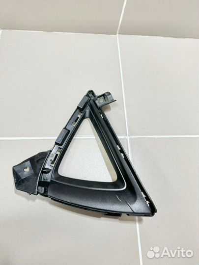 Рамка противотуманной фары Kia Rio 2017