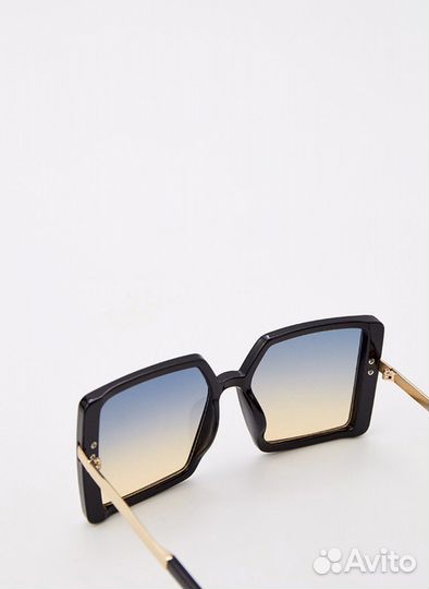 Солнцезащитные очки женские брендовые