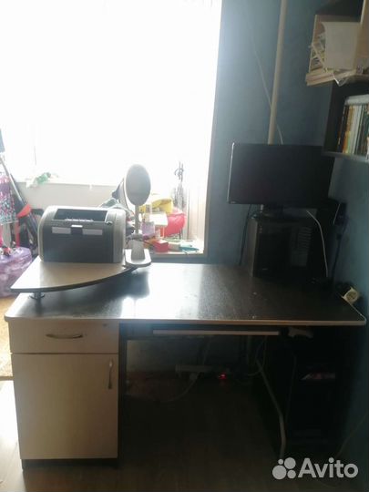 Компьютерный стол
