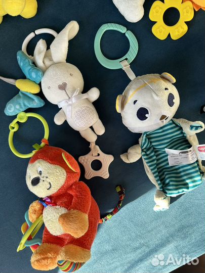 Развивающие подвесные игрушки tiny fisher price