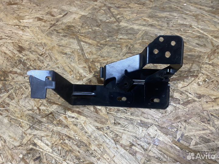 Кронштейн блока комфорта VW Passat B6 B7 CC 05-15