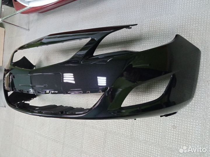 Бампер передний Opel Astra J 2009-12 в цвет