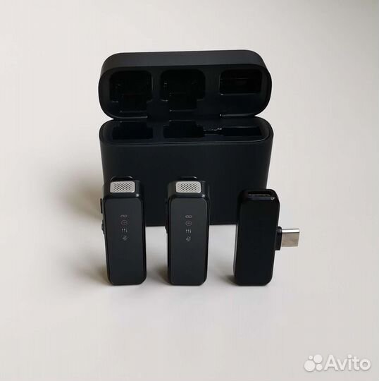 Двойной микрофон с петличками и чехлом с зарядкой