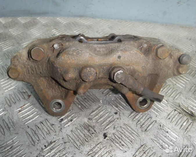 Mitsubishi Pajero 4 Суппорт передний левый