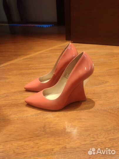 Женские вещи и обувь