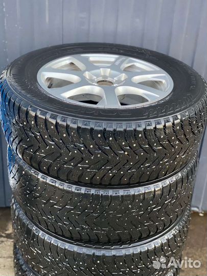 Диски литые с резиной Audi 8R0601025 R17