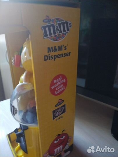 М&M диспенсер