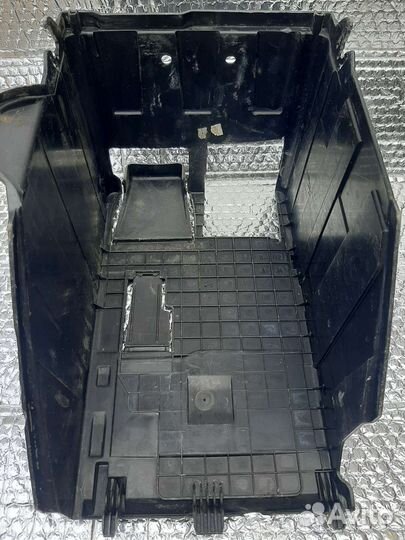 Крышка аккумулятора на Пежо 308 Б/У