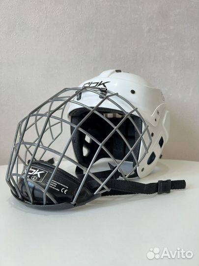 Хоккейный шлем