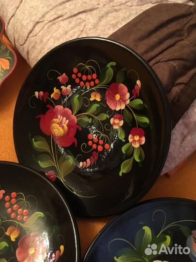 Блюдца и ложки декоративные