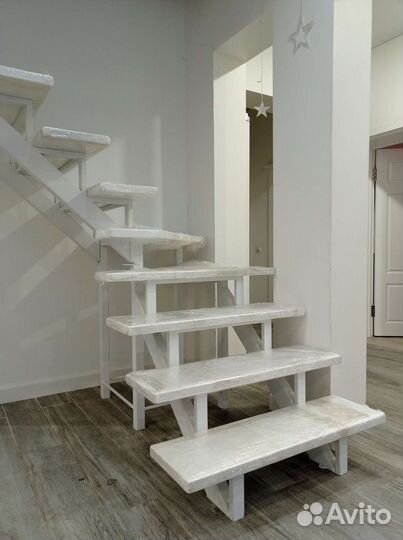 Лестница на второй этаж (на заказ)