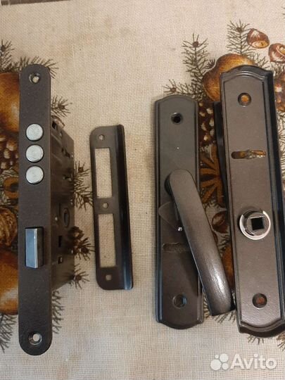 Замок врезной с ручками