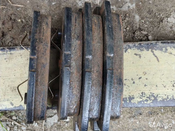 Тормозные колодки MZ690346