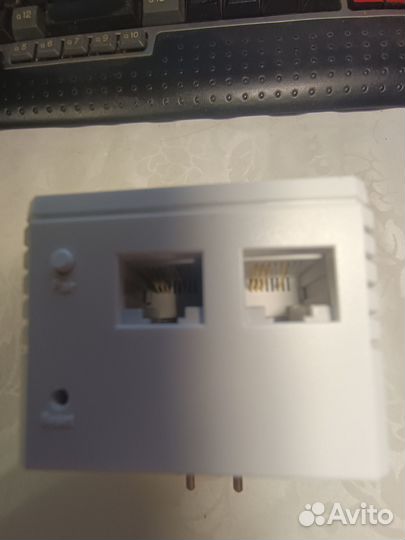 Продам Сетевой адаптер Powerline TL-WPA4220 AV600