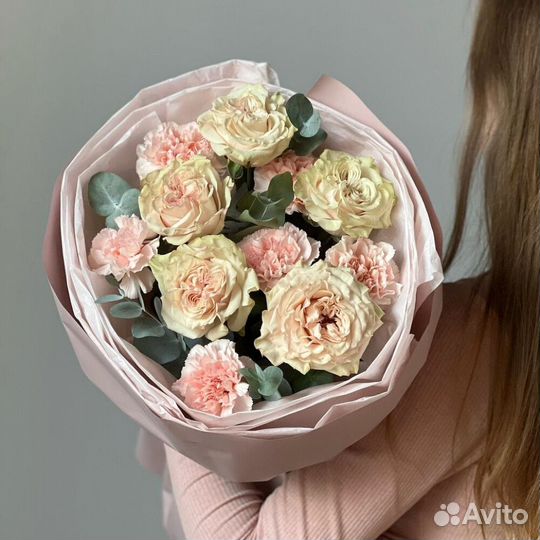 Нежный букет с розами