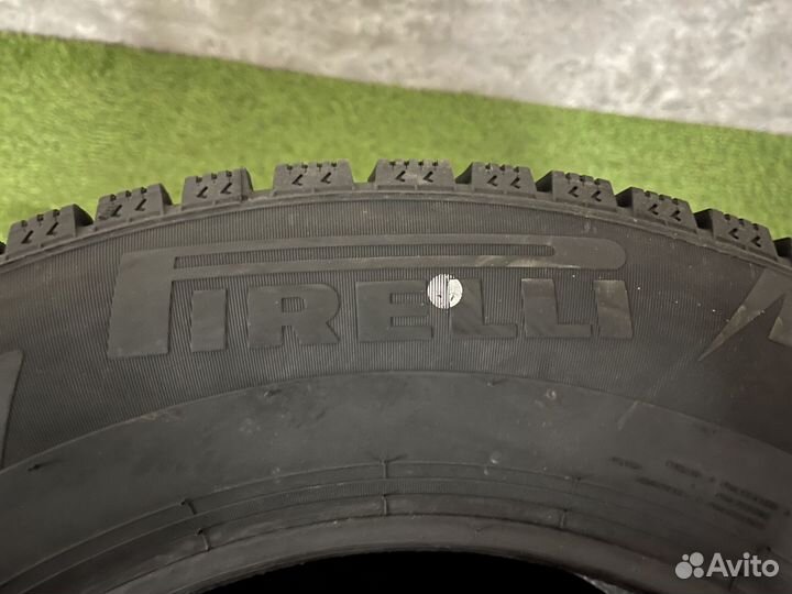 Pirelli Winter Ice Zero 215/70 R16 104T