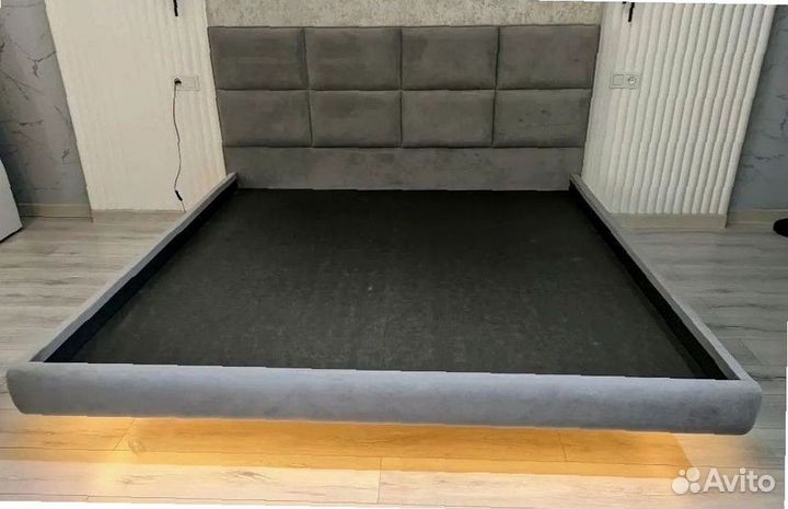 Кровать двуспальная парящая мягкая