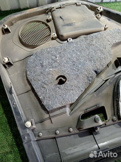 Обшивка боковой двери задняя правая Geely Mk Cross