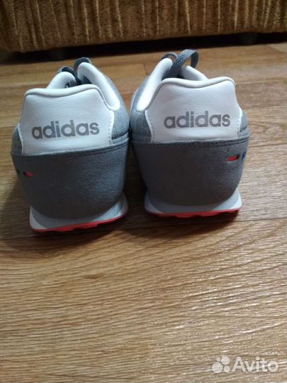 Кроссовки adidas