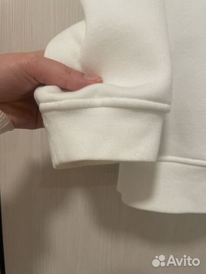 Толстовка на молнии белая