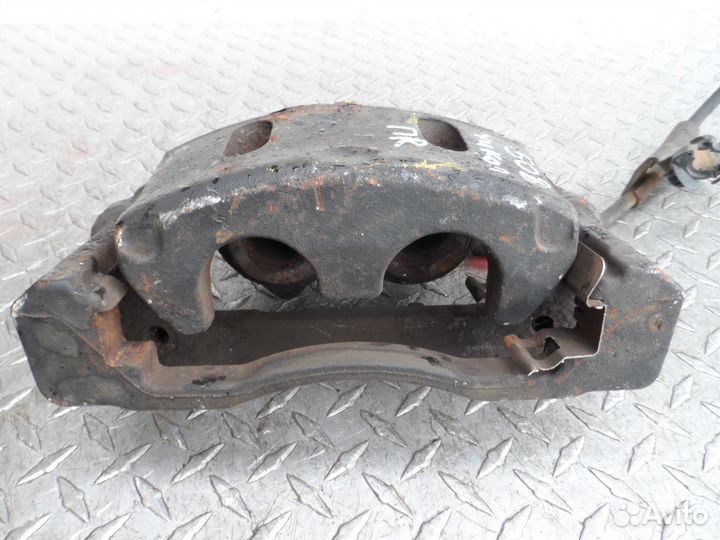 Суппорт передний правый GMC Yukon 2 GMT9