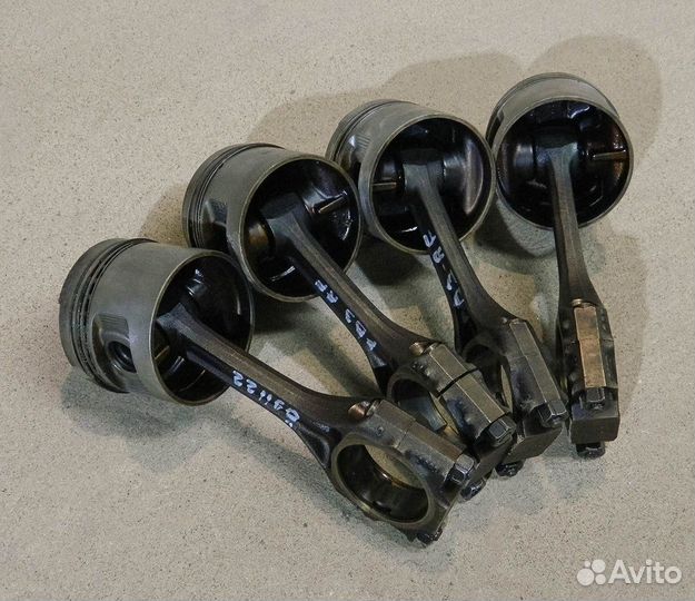 Шатун с поршнем VW Passat B3 RF