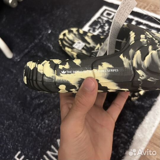 Сланцы adidas по типу yeezy slide