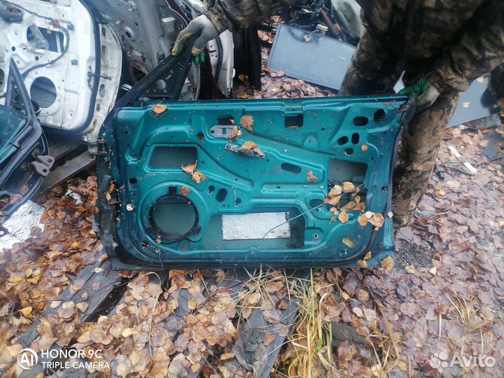 Дверь передняя правая dodge neon 1